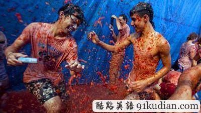 西班牙西紅柿大戰(zhàn)砸掉120噸爛西紅柿
