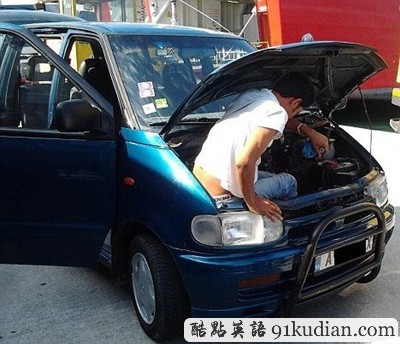 偷渡者車蓋下藏身20小時(shí) 功虧一簣