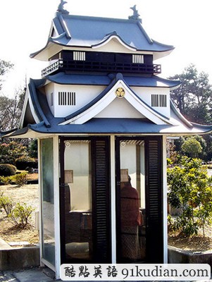 趣圖妙語:各國的奇妙電話亭