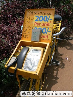 趣圖妙語(yǔ):各國(guó)的奇妙電話亭