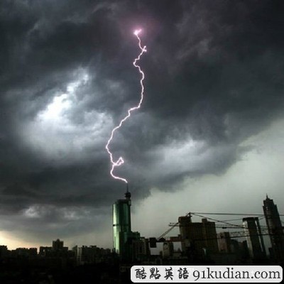 趣圖妙語:令人驚嘆的閃電奇觀
