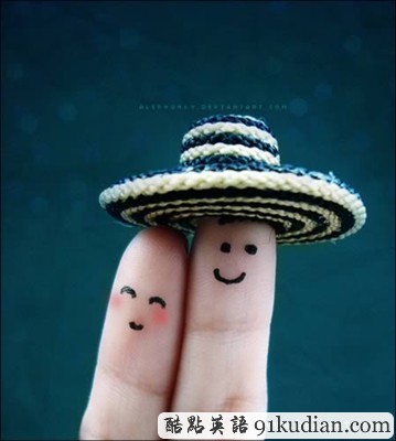 趣圖妙語:指間作畫手指也很有愛!