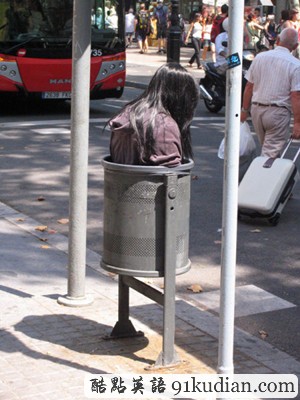 重口味街頭人體雕塑:路人驚呼嚇死爹