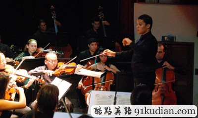 大千世界:14歲男孩成樂(lè)隊(duì)指揮