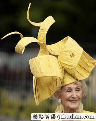 趣圖妙語:時尚大比拼 帽子也瘋狂