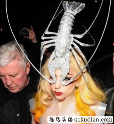 趣圖妙語:時(shí)尚大比拼 帽子也瘋狂