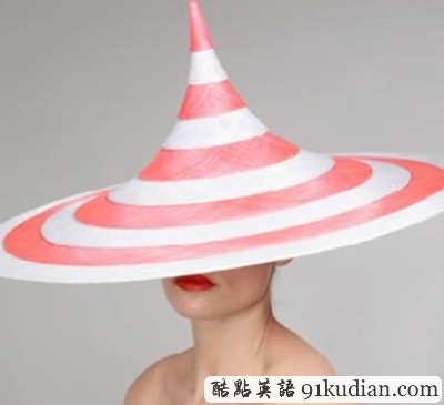 趣圖妙語:時尚大比拼 帽子也瘋狂