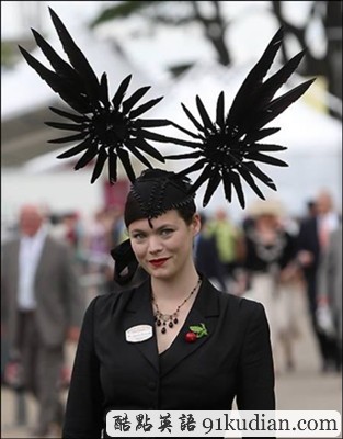 趣圖妙語(yǔ):時(shí)尚大比拼 帽子也瘋狂