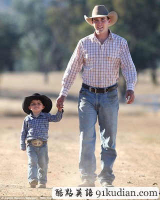 澳洲兩歲男孩成世界最小牛仔