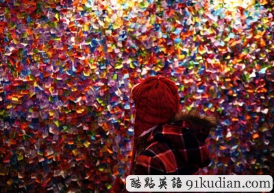 新年前夜紐約許愿墻五彩紛呈