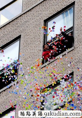 新年前夜紐約許愿墻五彩紛呈