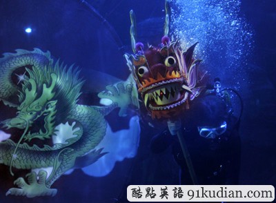 大千世界:福州水下舞龍迎新年