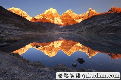 環(huán)球之旅:華麗的山脈倒影圖片欣賞